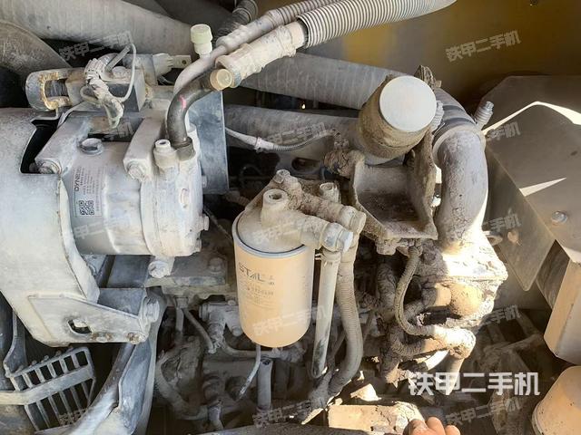 液壓泵艙室正面整體(整機(jī)外觀) 液壓泵艙室正面整體(整機(jī)外觀)