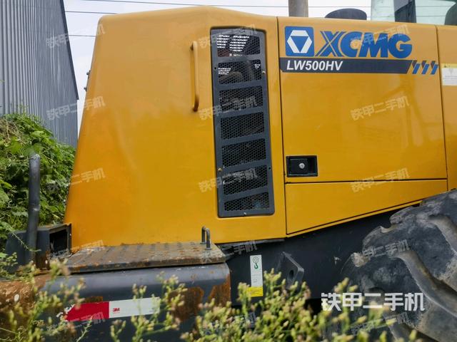 駕駛室工作臺(tái)(整機(jī)外觀及大件) 駕駛室工作臺(tái)(整機(jī)外觀及大件)