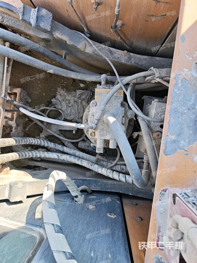 中央回轉(zhuǎn)接頭特寫（上車部件）