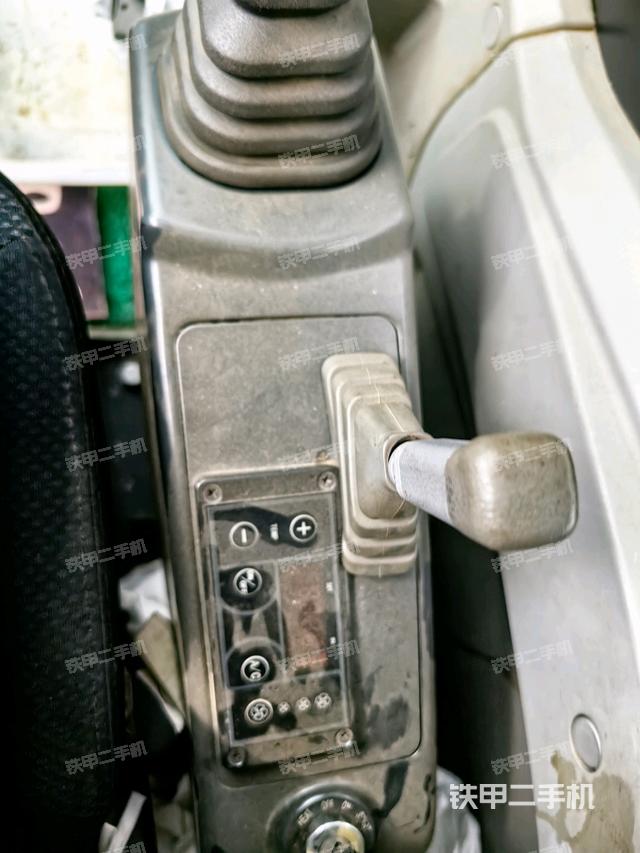 座椅右側(cè)控制臺(tái)/鑰匙門/油門/含右手柄（駕駛室部分）