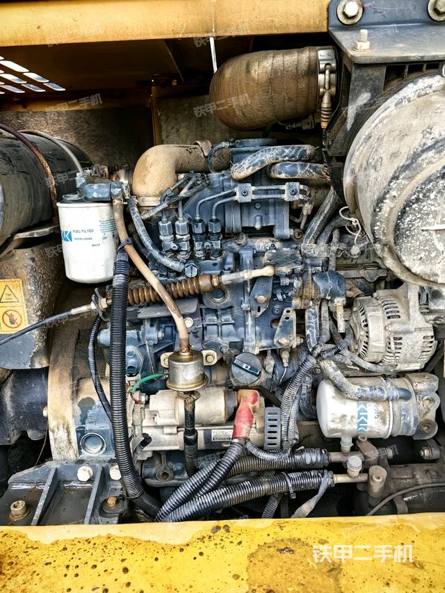 發(fā)動(dòng)機(jī)室（上車(chē)部件）