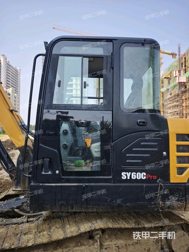 ?駕駛室正側(cè)（駕駛室部分）