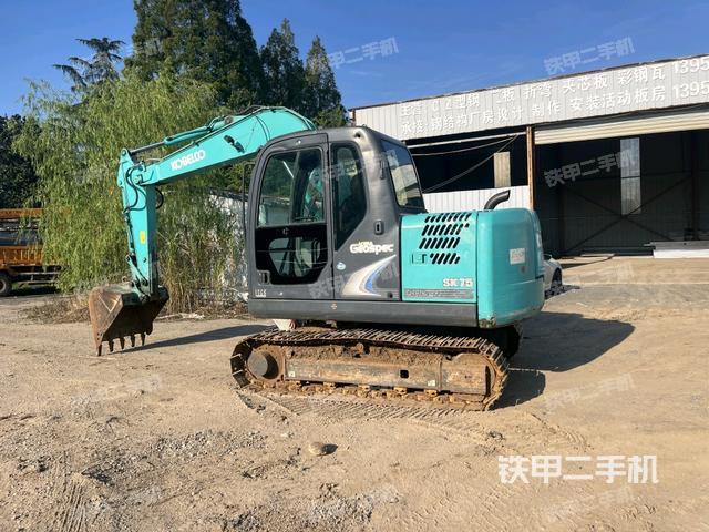 神钢SK75挖掘机