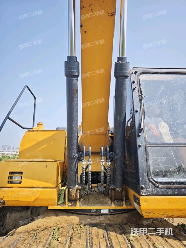 大臂油缸整體?豎拍（工作和回轉(zhuǎn)裝置）