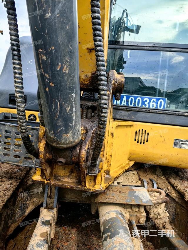 大臂根部?斜（工作和回轉(zhuǎn)裝置）