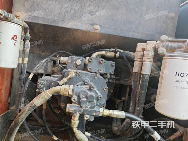 液壓泵艙室正面整體(整機(jī)外觀) 液壓泵艙室正面整體(整機(jī)外觀)