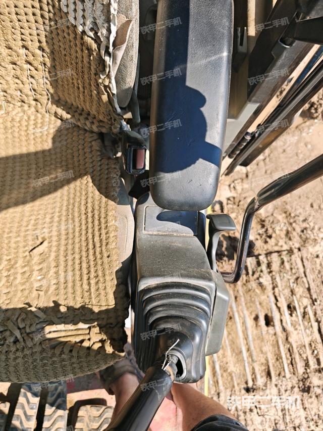 座椅左側(cè)控制臺/音響/含左手柄（駕駛室部分）