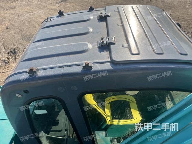 駕駛室頂部(整機(jī)外觀) 駕駛室頂部(整機(jī)外觀)