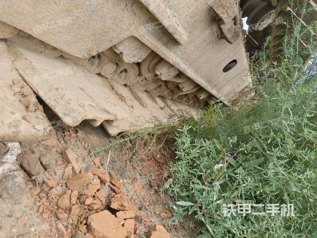 左导向轮(行走机构) 左导向轮(行走机构)