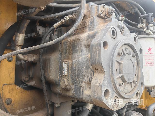 液壓泵艙室正面整體(整機(jī)外觀) 液壓泵艙室正面整體(整機(jī)外觀)