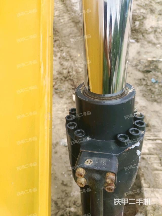 大臂油缸整體?豎拍(工作和回轉裝置) 大臂油缸整體?豎拍(工作和回轉裝置)