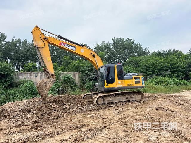 徐工XE215D挖掘機(jī)