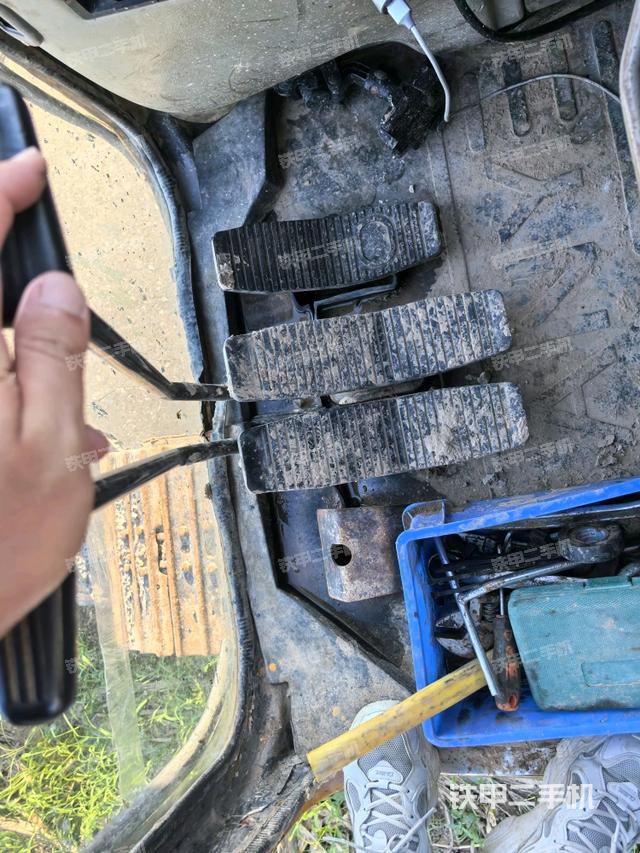 座椅左側(cè)控制臺/音響/含左手柄（駕駛室部分）