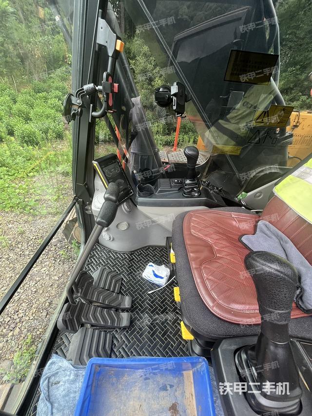 駕駛室整體（整機(jī)外觀）