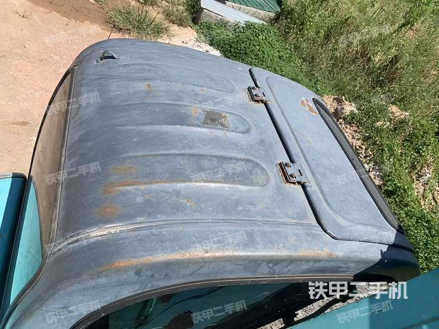 驾驶室顶部(整机外观) 驾驶室顶部(整机外观)