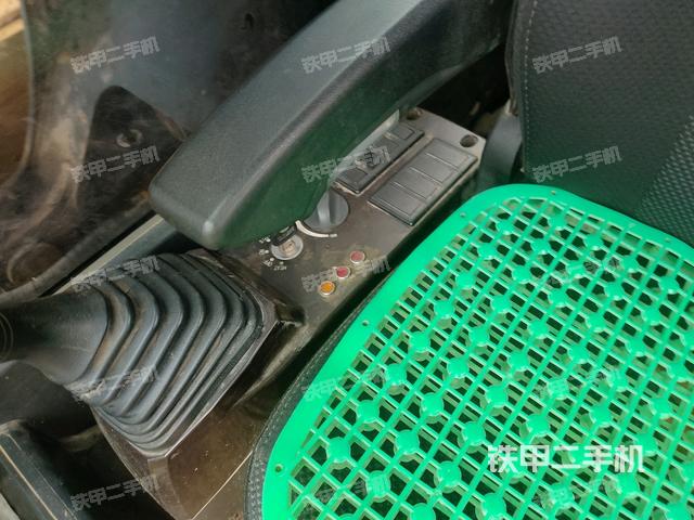 座椅左側(cè)控制臺(tái)/音響/含左手柄(駕駛室部分) 座椅左側(cè)控制臺(tái)/音響/含左手柄(駕駛室部分)