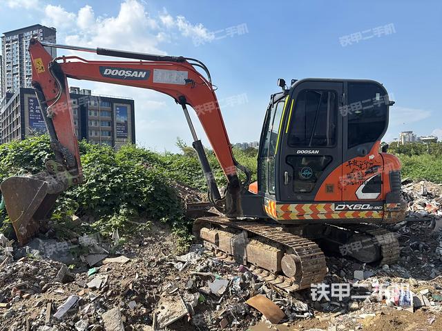 駕駛室頂部（整機(jī)外觀）