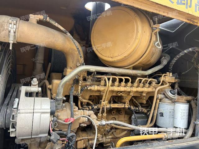 发动机左侧（整机外观及大件）