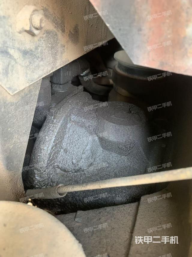 液壓泵艙室正面整體(整機(jī)外觀) 液壓泵艙室正面整體(整機(jī)外觀)