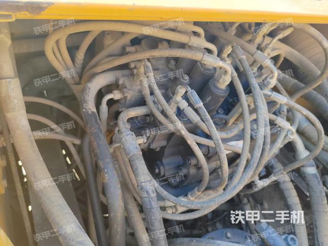 回转马达和主控阀（整机外观）