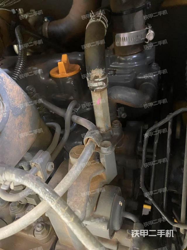 液壓泵艙室正面整體(整機(jī)外觀) 液壓泵艙室正面整體(整機(jī)外觀)