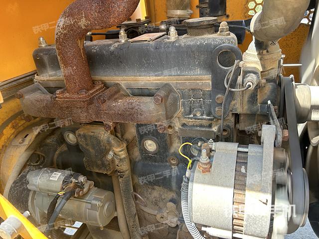 发动机右侧（整机外观及大件）