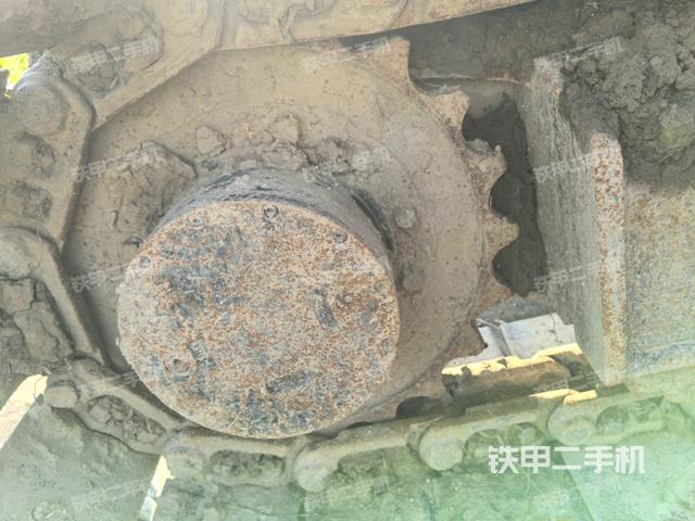 右驅(qū)動輪（行走機(jī)構(gòu)）