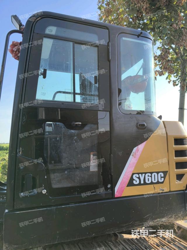 ?駕駛室正側(cè)（駕駛室部分）