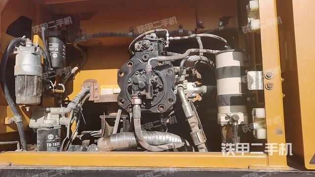 液壓泵艙室正面整體(整機(jī)外觀) 液壓泵艙室正面整體(整機(jī)外觀)