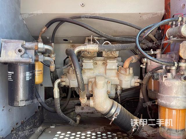 液壓泵艙室正面整體(整機(jī)外觀) 液壓泵艙室正面整體(整機(jī)外觀)