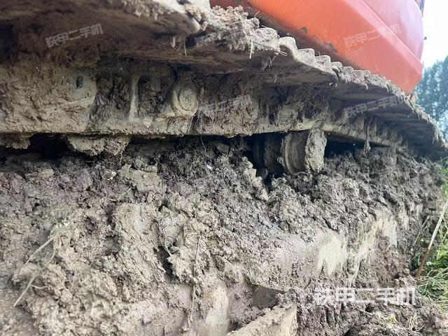 单侧履带整体(整机外观) 单侧履带整体(整机外观)