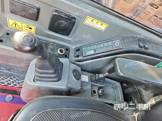 座椅右側(cè)控制臺(tái)/鑰匙門/油門/含右手柄（駕駛室部分）