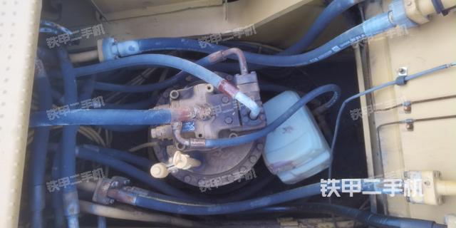 回转马达和主控阀（整机外观）