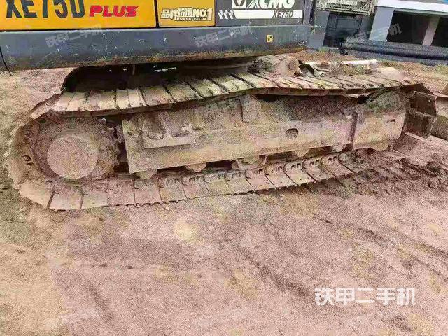 单侧履带整体(整机外观) 单侧履带整体(整机外观)