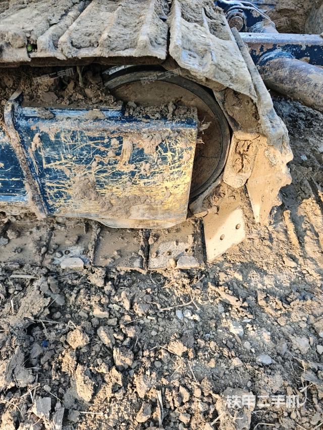 右側(cè)履帶整體?（行走機(jī)構(gòu)）