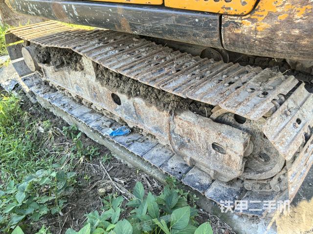 右側(cè)履帶整體?（行走機(jī)構(gòu)）