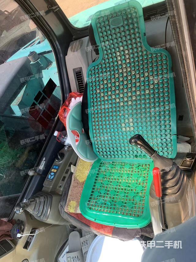 驾驶室整体(整机外观) 驾驶室整体(整机外观)