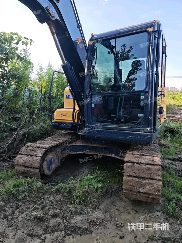 轉(zhuǎn)盤和下車架正前（工作和回轉(zhuǎn)裝置）