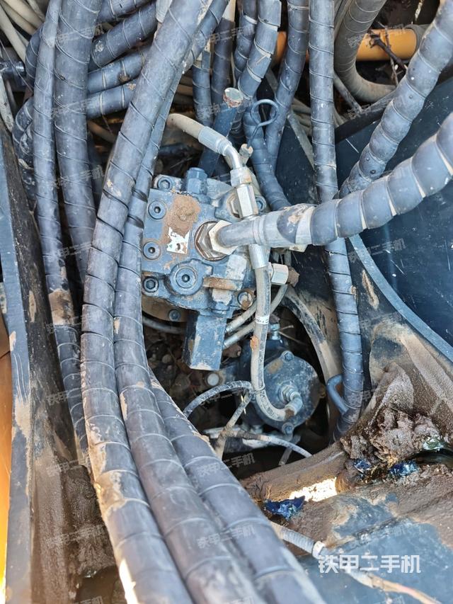 回轉(zhuǎn)馬達(dá)（上車部件）