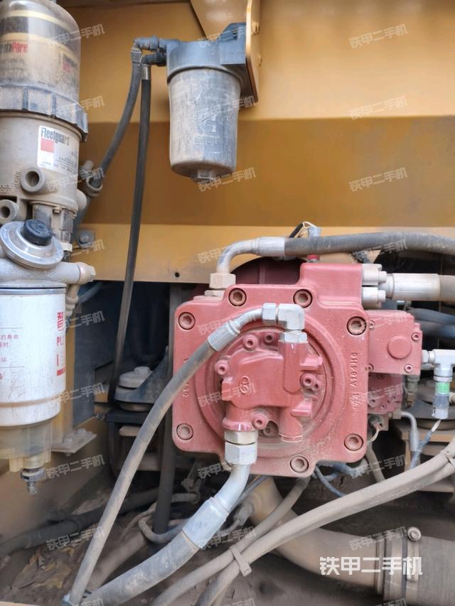 液壓泵艙室正面整體(整機(jī)外觀) 液壓泵艙室正面整體(整機(jī)外觀)