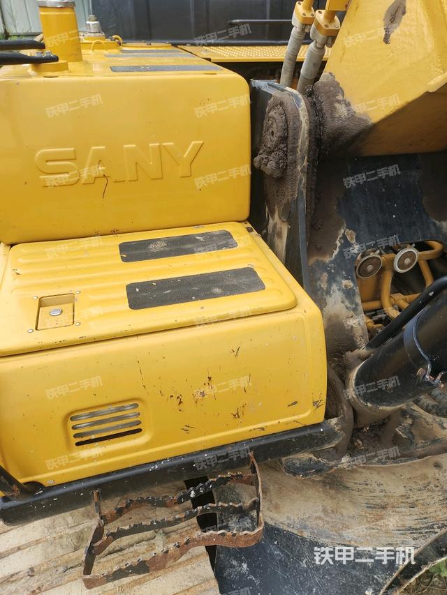 大臂根部?斜視(工作和回轉(zhuǎn)裝置) 大臂根部?斜視(工作和回轉(zhuǎn)裝置)