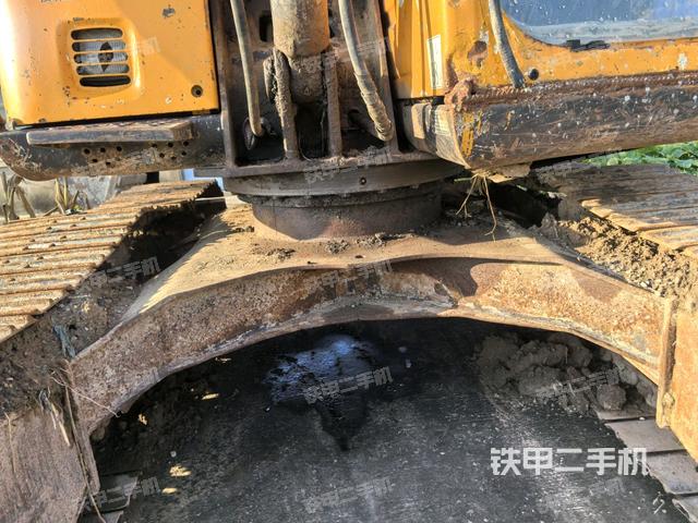 轉(zhuǎn)盤和下車架正前（工作和回轉(zhuǎn)裝置）