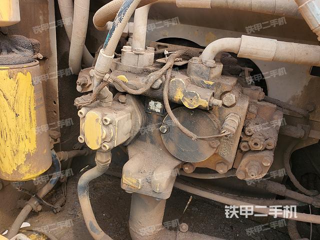 液壓泵艙室正面整體(整機(jī)外觀) 液壓泵艙室正面整體(整機(jī)外觀)