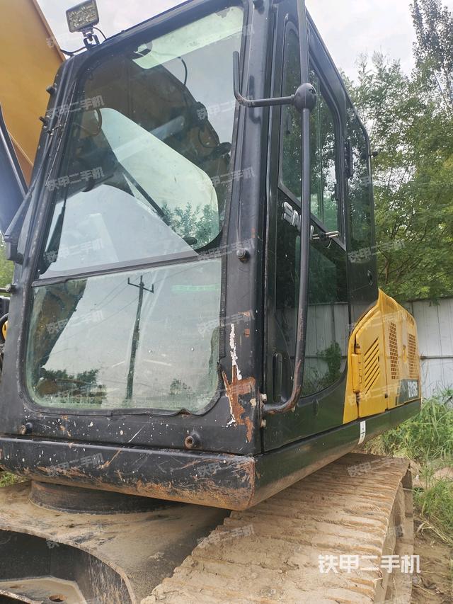 駕駛室左前45度(駕駛室部分) 駕駛室左前45度(駕駛室部分)