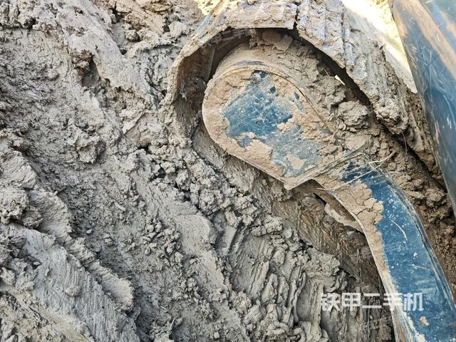 左側(cè)履帶整體?（行走機(jī)構(gòu)）