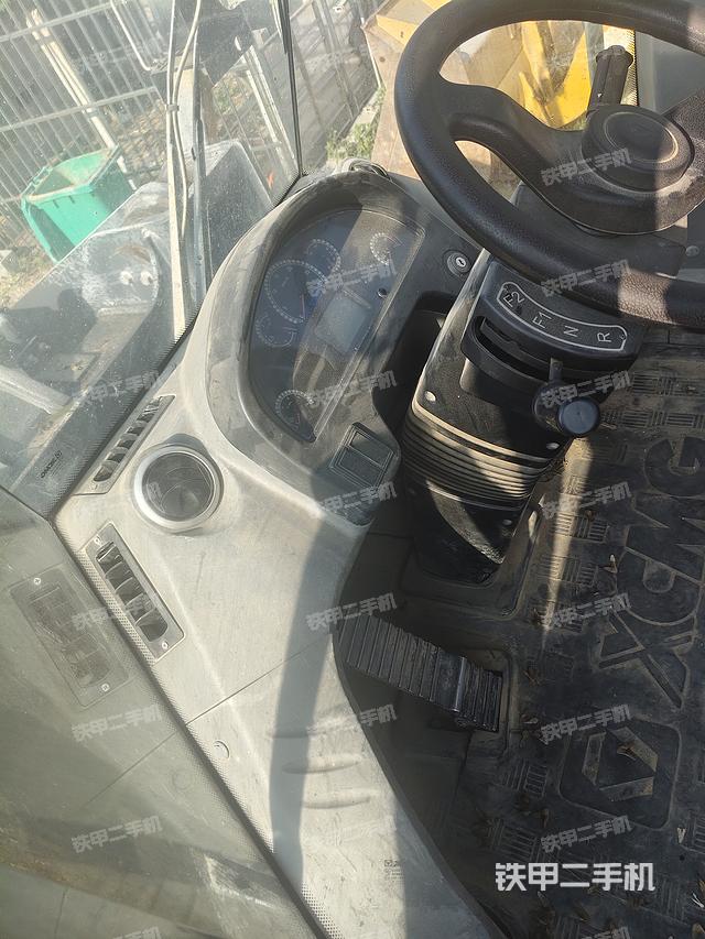 驾驶室操作台(整机外观及大件) 驾驶室操作台(整机外观及大件)