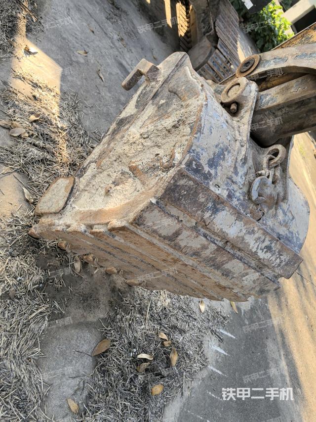 鏟斗右后整體（工作和回轉(zhuǎn)裝置）