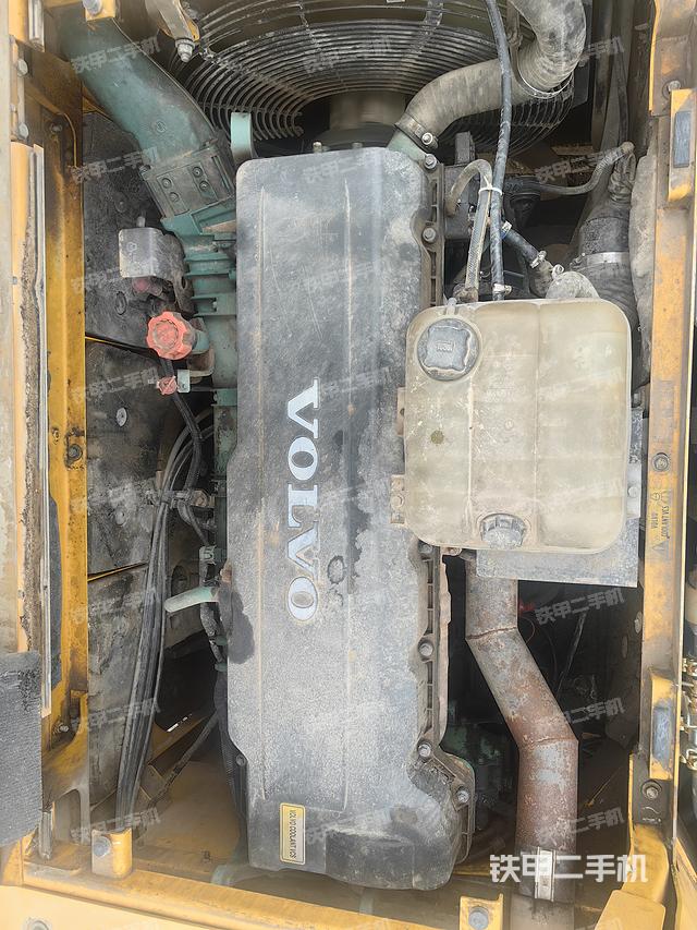 發(fā)動機(jī)整體俯視(整機(jī)外觀) 發(fā)動機(jī)整體俯視(整機(jī)外觀)