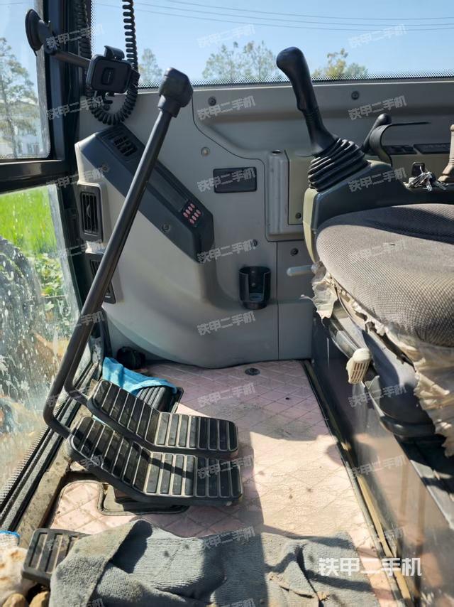 驾驶室整体（整机外观）