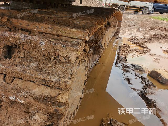 單側(cè)履帶整體(整機(jī)外觀) 單側(cè)履帶整體(整機(jī)外觀)